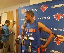 开云app-纽约尼克斯训练开放日，窗口期防线松动引欢呼，欧联在即，赛季目标并未改变(纽约尼克斯训练)