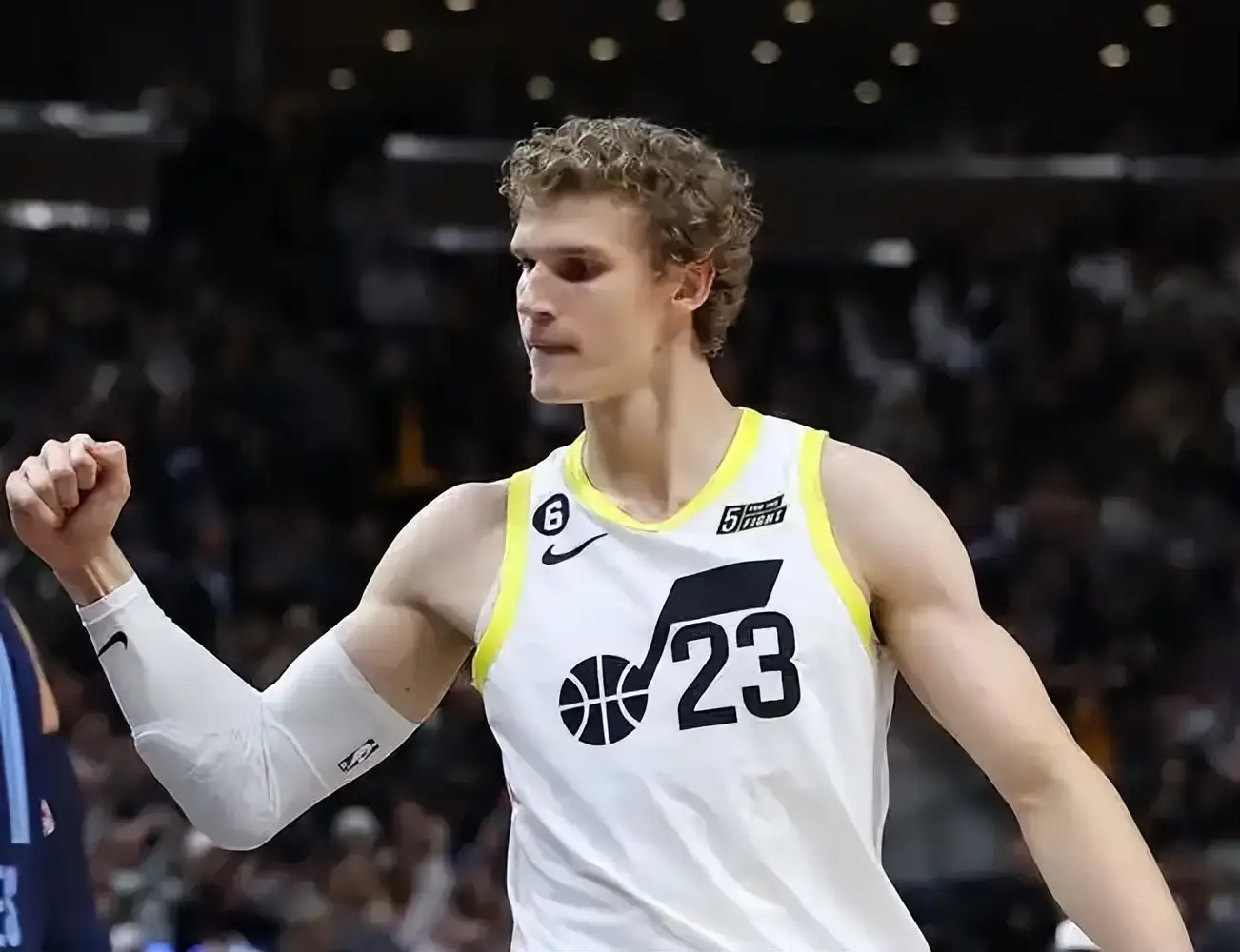 开云体育下载-浙江队再遭质疑备战全明星赛巴特勒在公牛比赛中比分优势明显，网友：圣安东尼奥马刺今晚篮板制胜的简单介绍